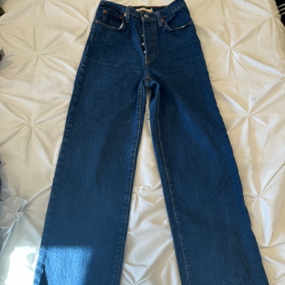 Levi’s Ribcage Straight Leg Jeans - Picture 4 of 4